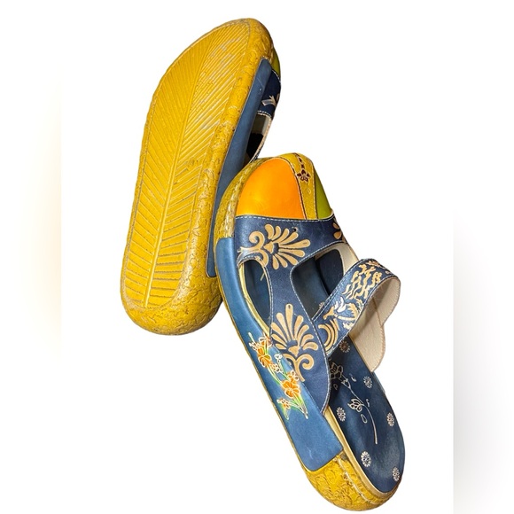 UNIQUE CLOG SANDALS - Picture 3 of 4